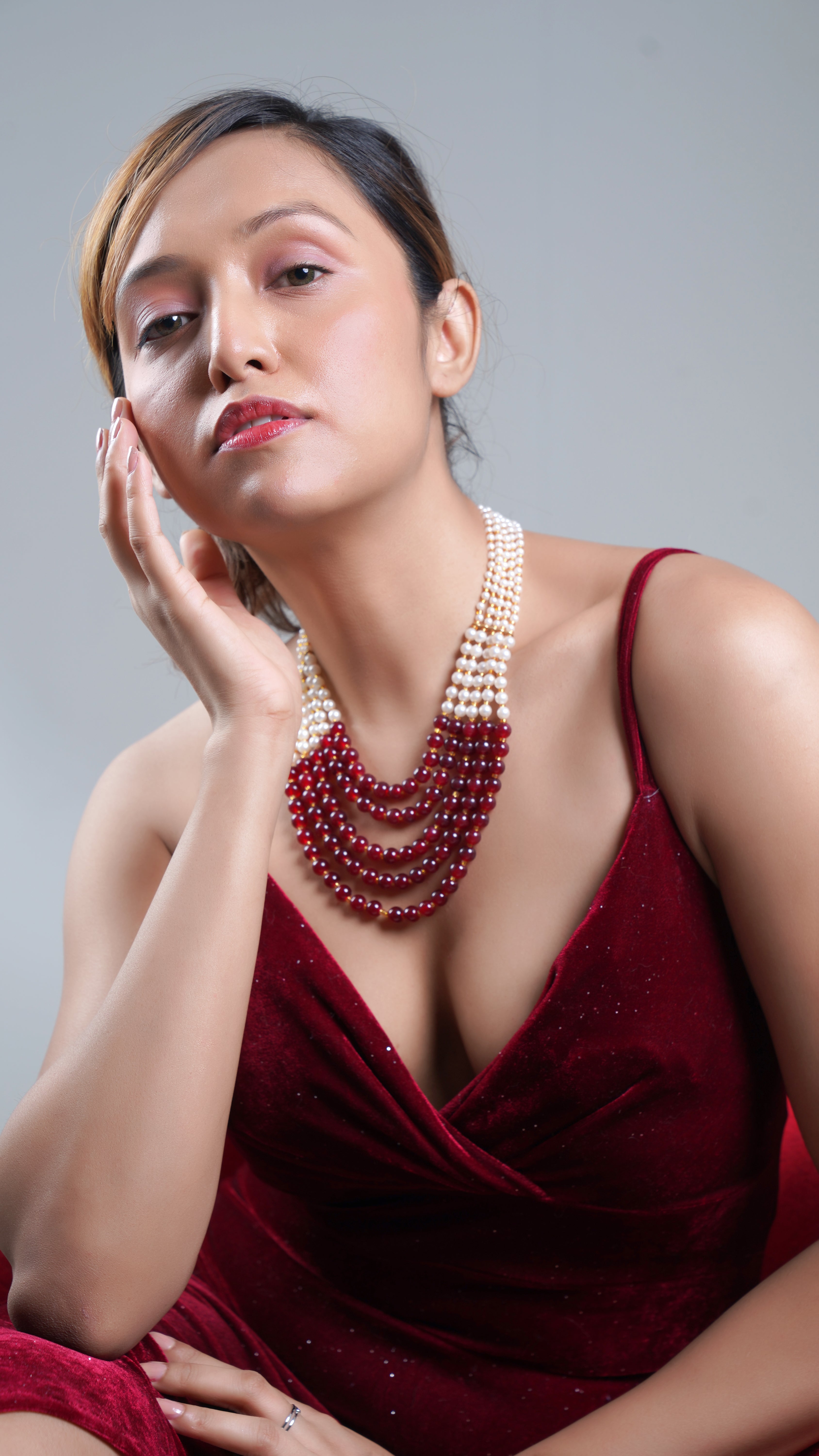 LINKED LUXE RED WINE PEARL NECKLACE