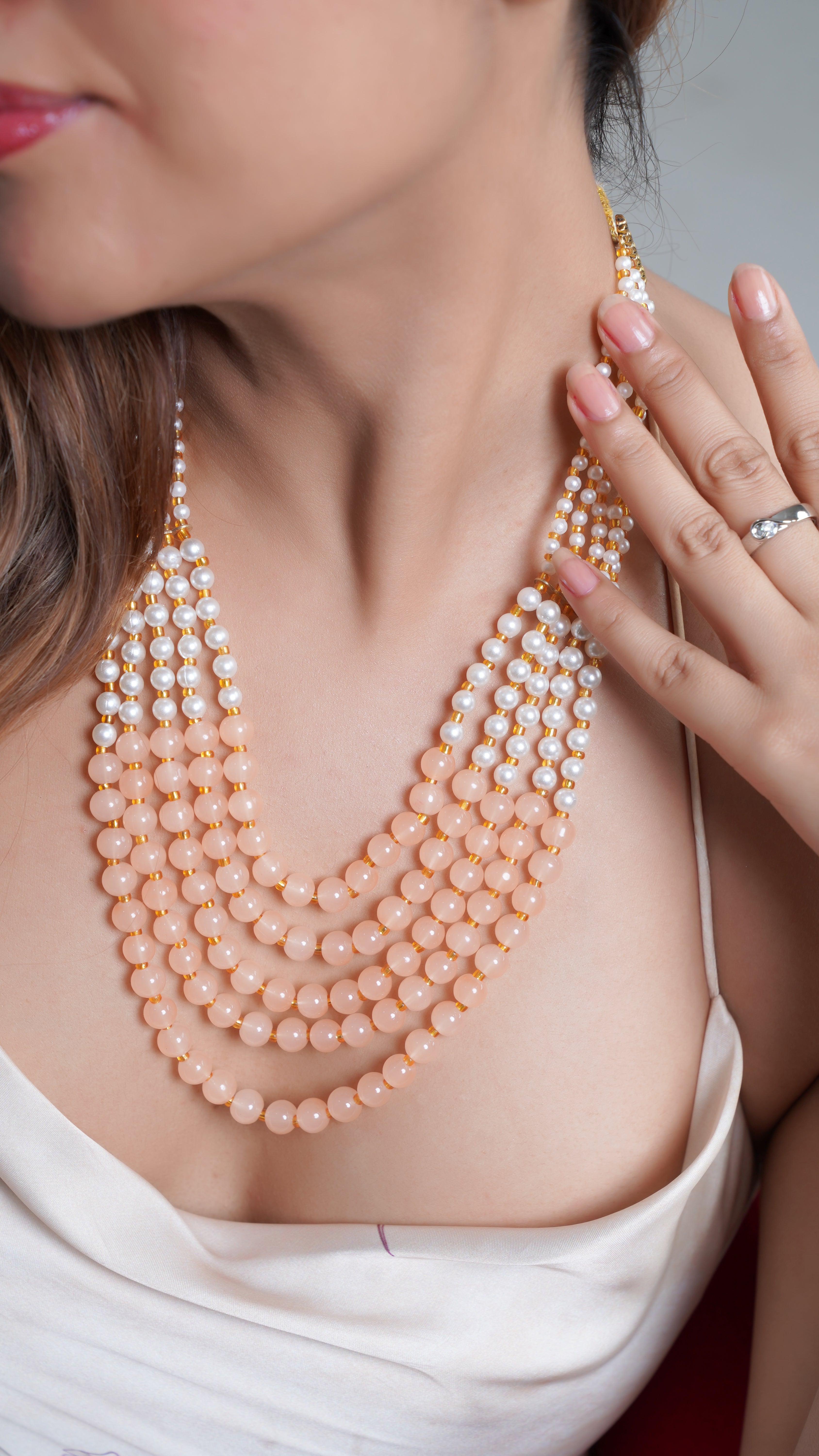 STARDOM LOOK PEARL NECKLACE